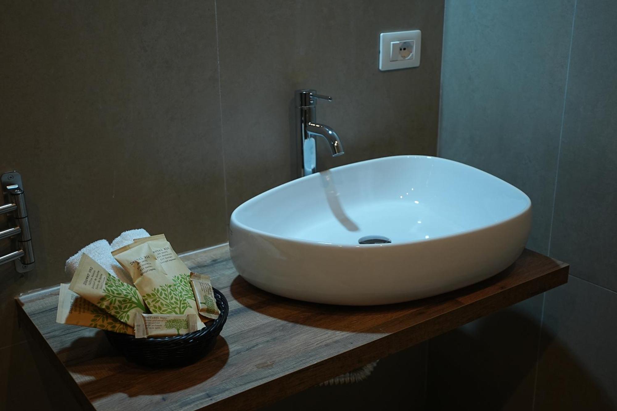 B&B Suites&Rooms Piazza Dei Martiri Катания Экстерьер фото
